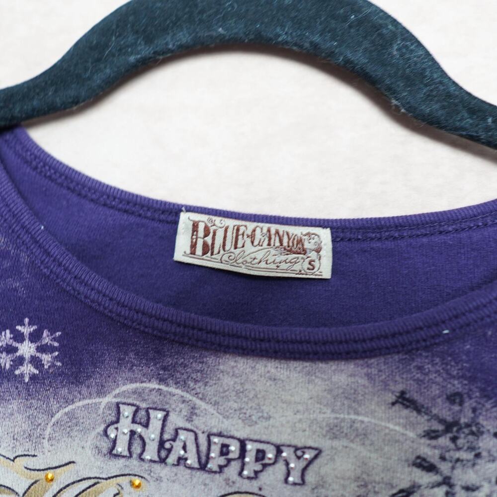 Blue Canyon Happy Holidays Graphic Tee Purple S Y2K - Picture 4 of 5